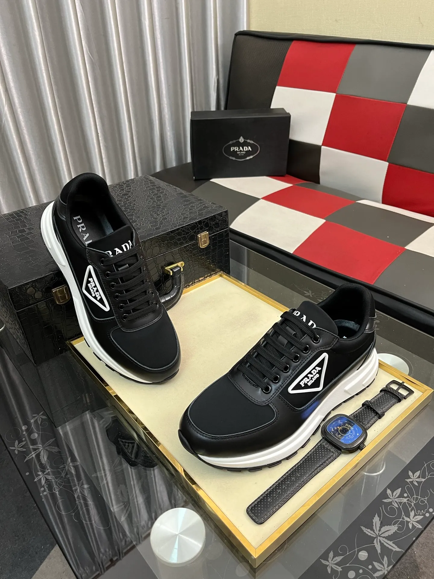Men's shoes 💰420⌚️⌚️Prada•PRADA original quality.~ Unique modern style sneakers. 🏃A must-have casual shoe for trendy men😍😍 Original brand imported from Italy, imported original leather, sheep lining (refuses to discolor and grind feet) Sole: Original sole provided by the original factory, French lazy style design ⚠️Fit to the feet, original quality, super comfortable original sole. It’s like shooting the real thing🎬The real thing is better, high-quality sneakers Size: 38-444️⃣Colors available